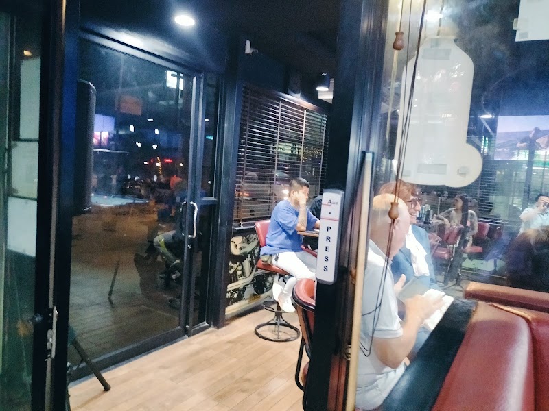 Hustlers Diner & Sports Lounge Pattaya, Soi Buakhao