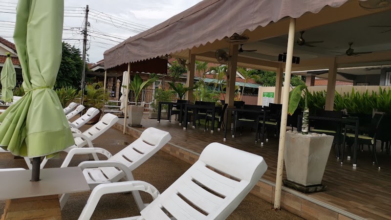 La Piscine... The Swimming Pool, Pattaya