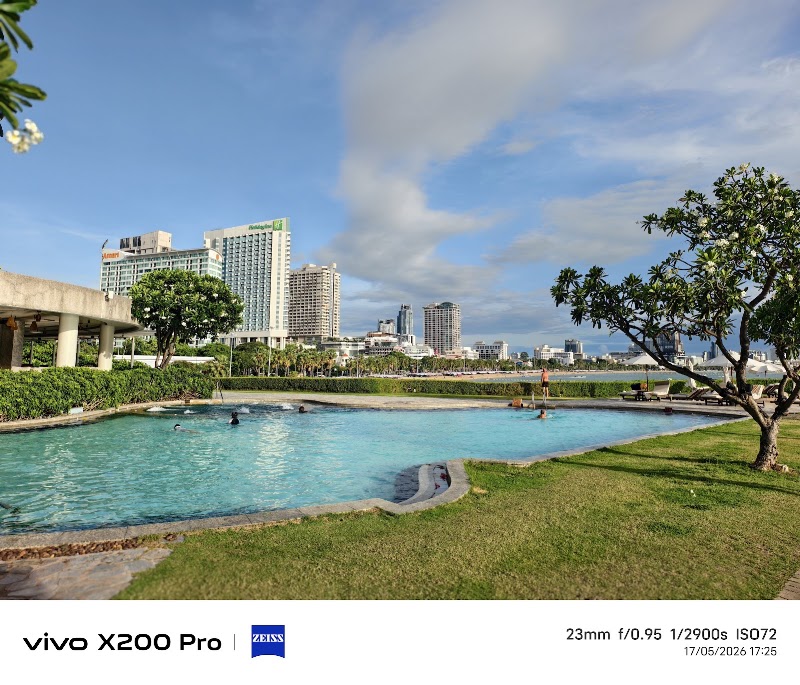 Dusit Club The Peak, Beach Road