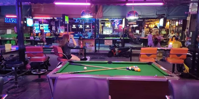 Apple BAR CAFE, Pattaya