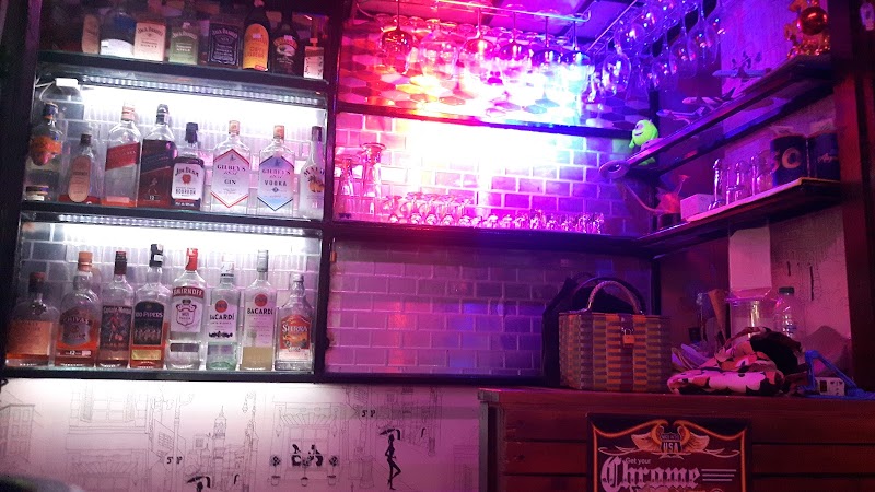 Airport Bar, Soi 8