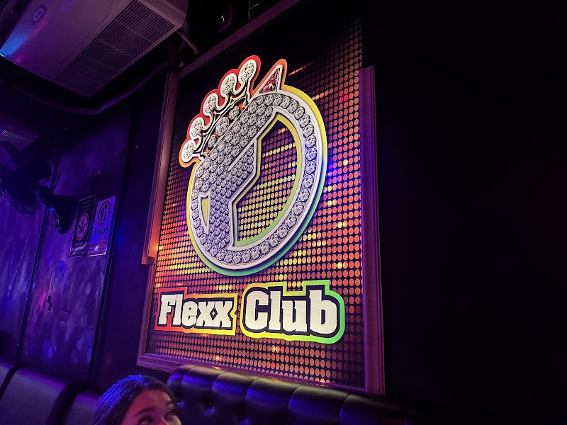Flexx Club, Walking Street
