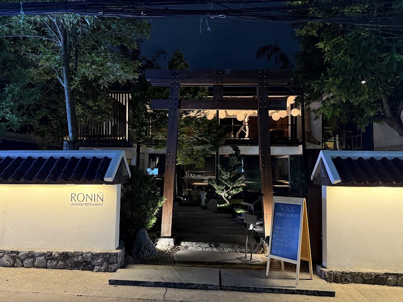 Ronin Bar, Naklua