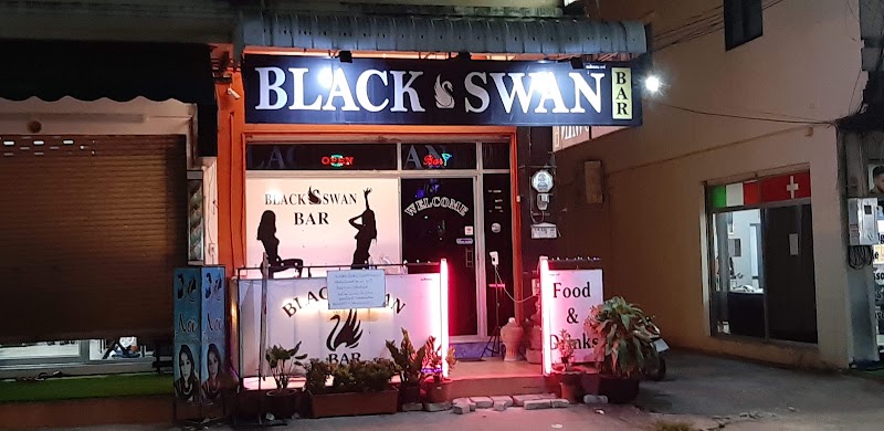 Black Swan Club, Moo 10