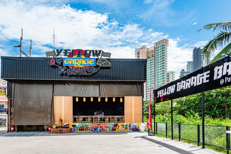 Yellow Garage bar, Pattaya