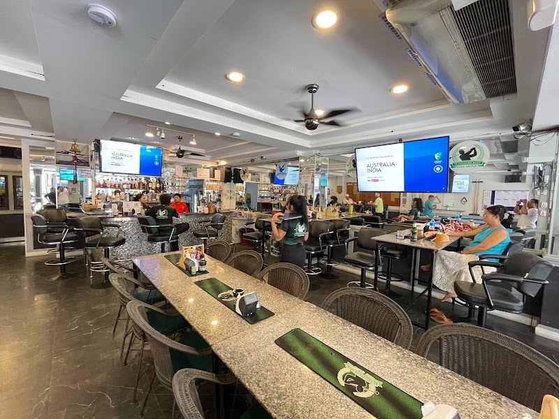 Traveller's Rest Sports and Golf Bar, Soi Buakhao