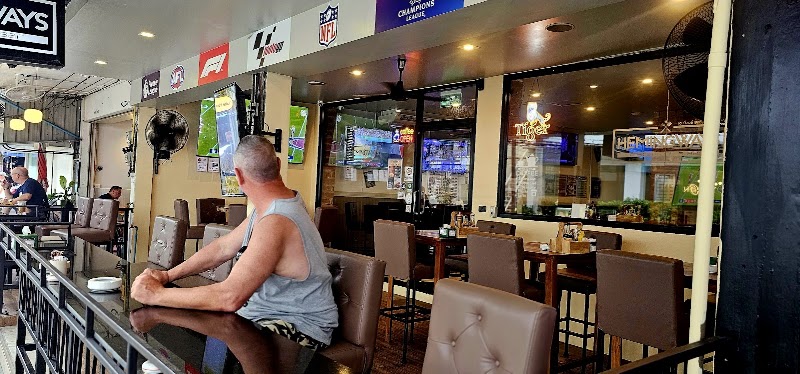 Hemingways (Pattaya) Sportsbar Restaurant, Pattaya Sai Song (3rd Road)